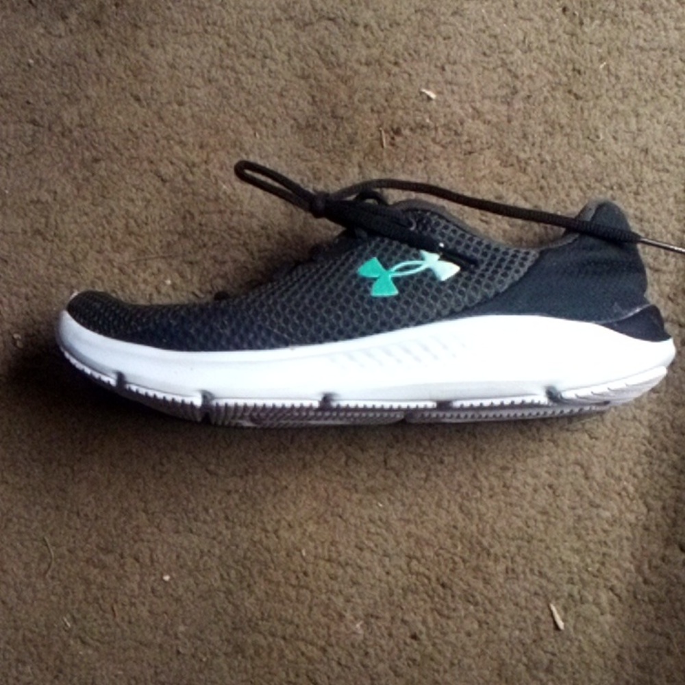 Under armour charged pursuit size 9